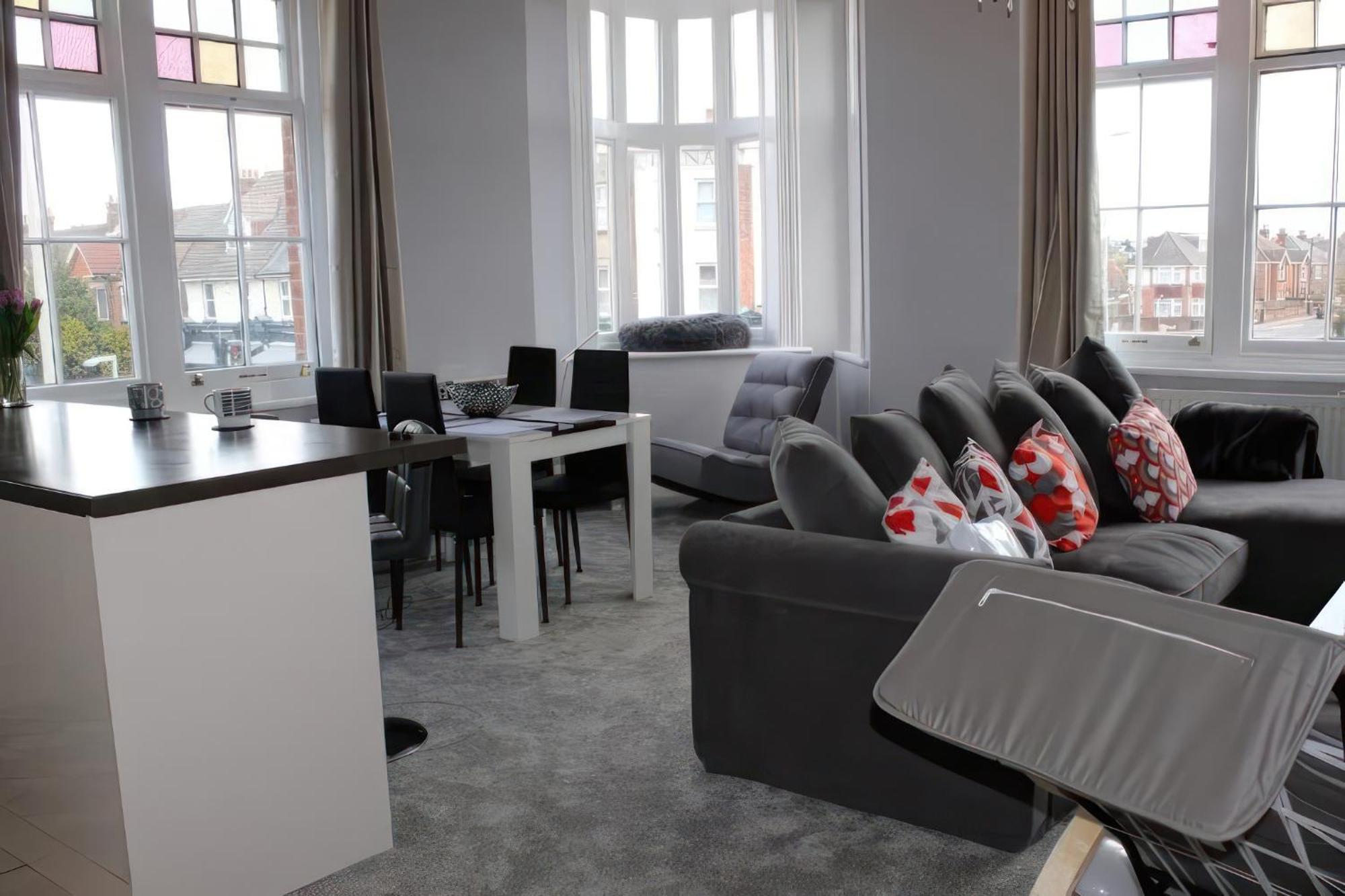 Lovely 2 Bed 2 Bath Flat With Free Parking 浦耳 外观 照片