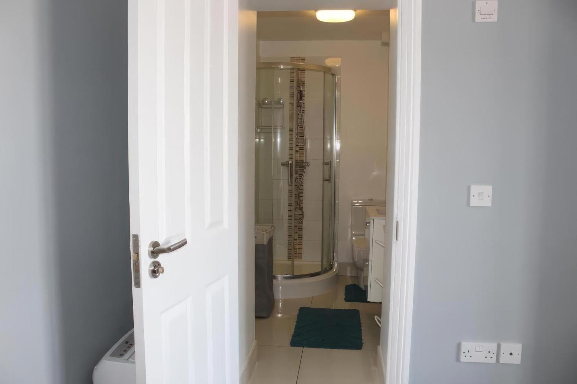 Lovely 2 Bed 2 Bath Flat With Free Parking 浦耳 外观 照片