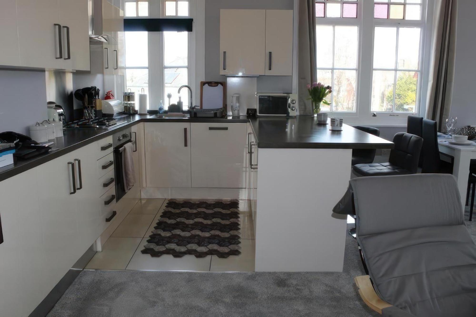 Lovely 2 Bed 2 Bath Flat With Free Parking 浦耳 外观 照片